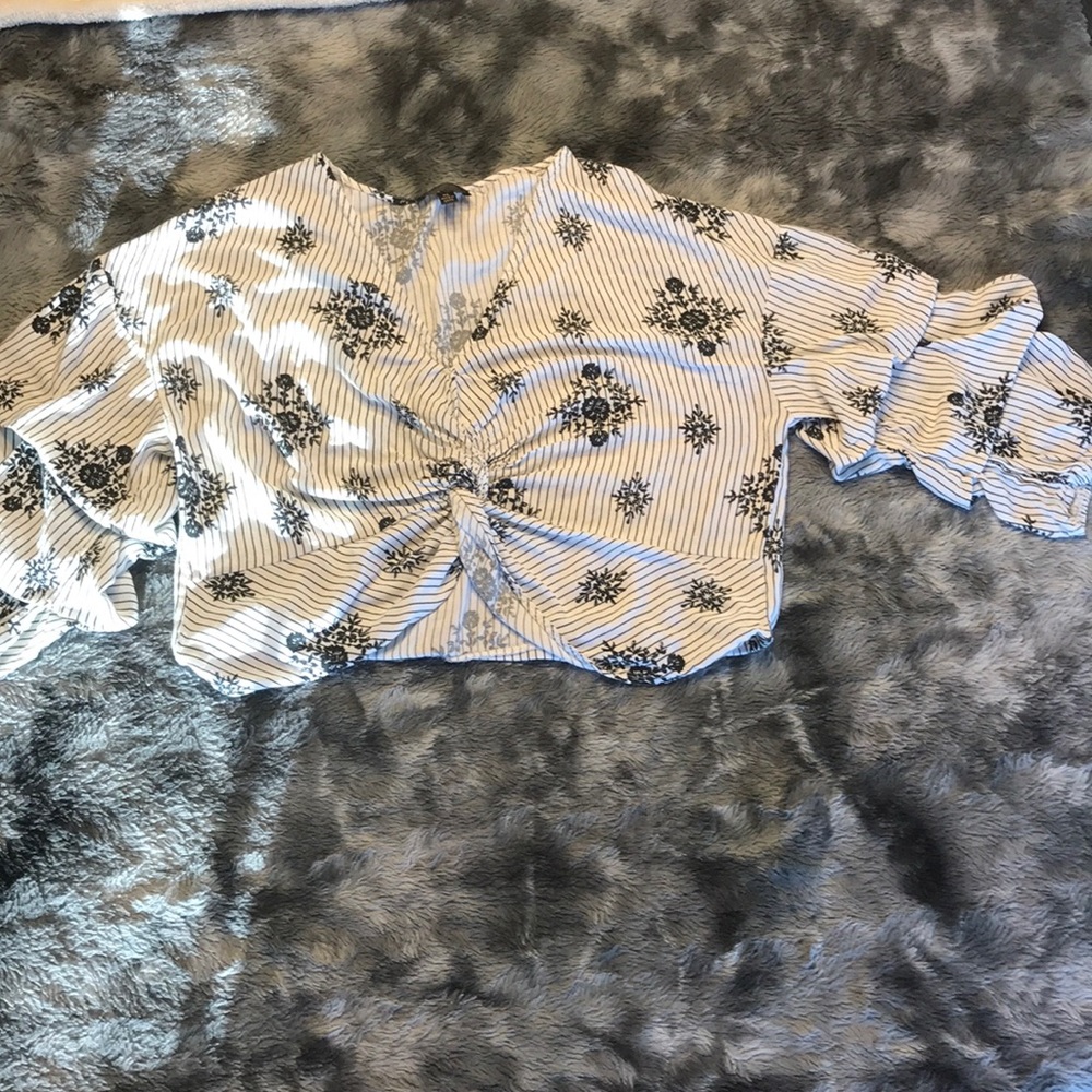 3/4 sleeve cropped shirt